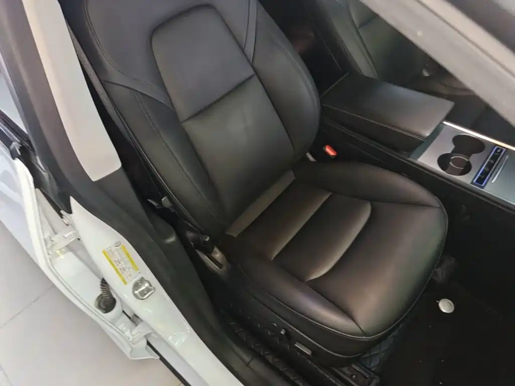 Tesla Model Y — фото 25