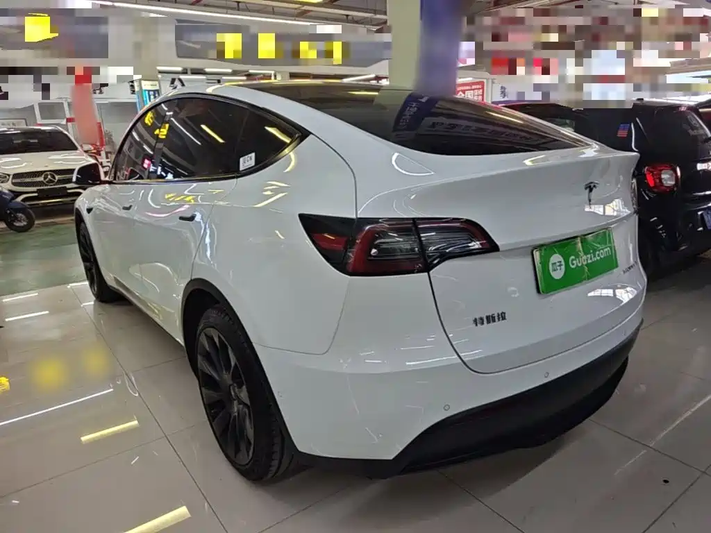 Tesla Model Y — фото 5
