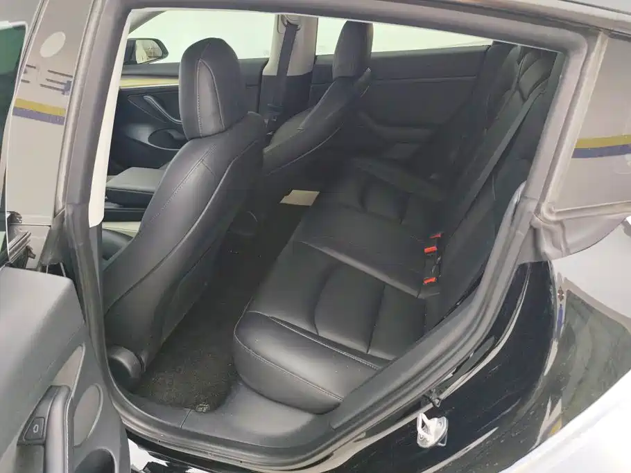 Tesla Model 3 — фото 11