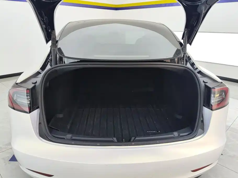 Tesla Model 3 — фото 4