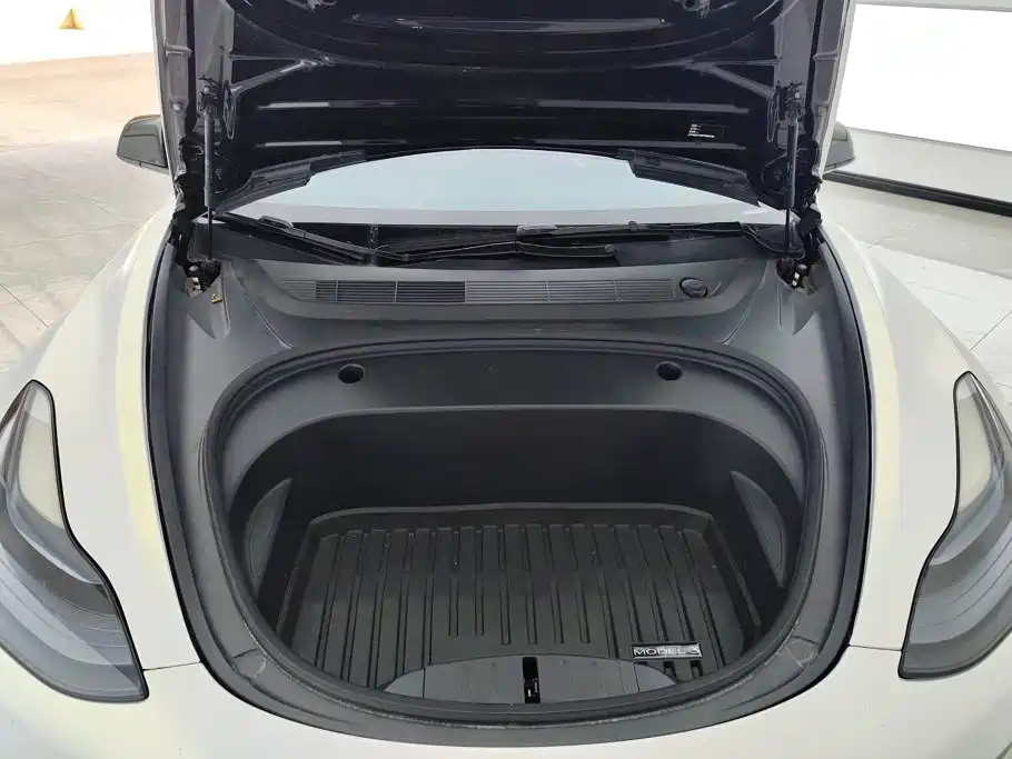 Tesla Model 3 — фото 10