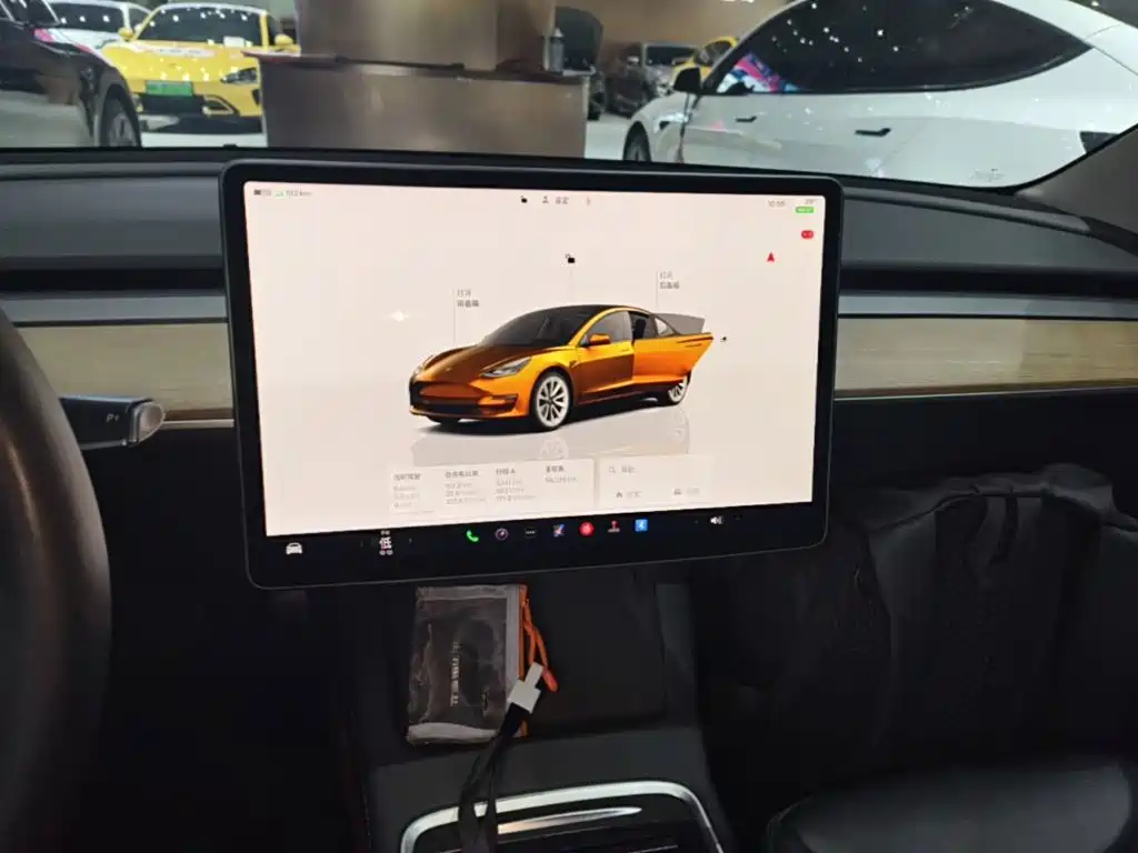 Tesla Model 3 — фото 13