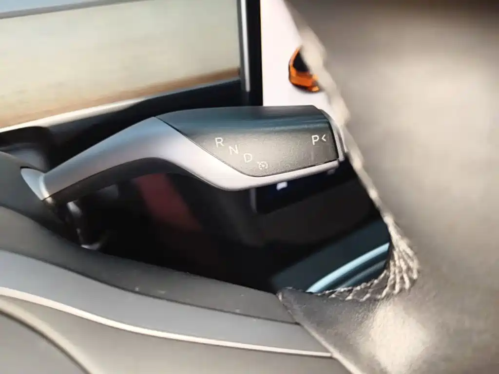 Tesla Model 3 — фото 14