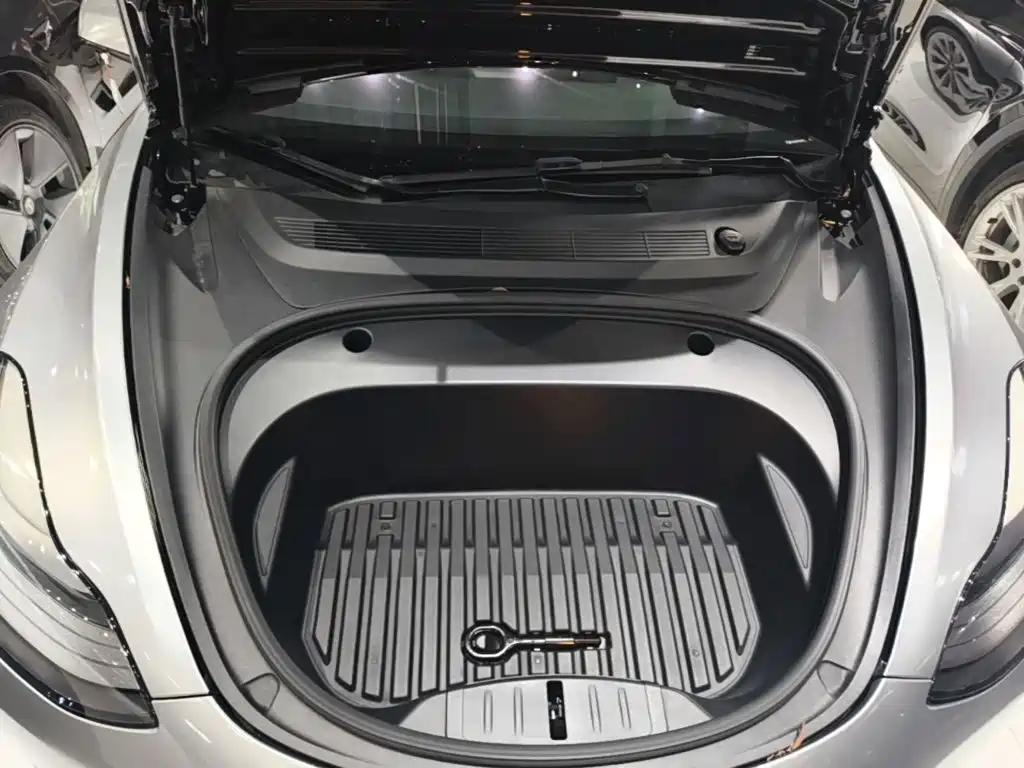 Tesla Model 3 — фото 20