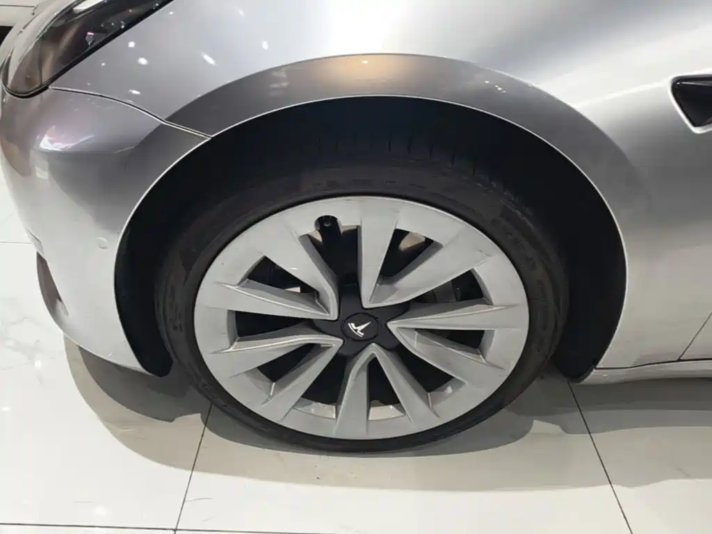 Tesla Model 3 — фото 23