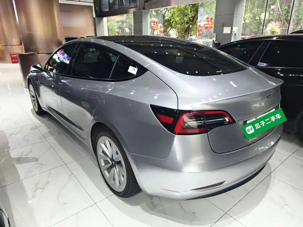 Tesla Model 3 — фото 5