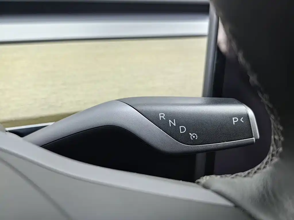 Tesla Model Y — фото 13