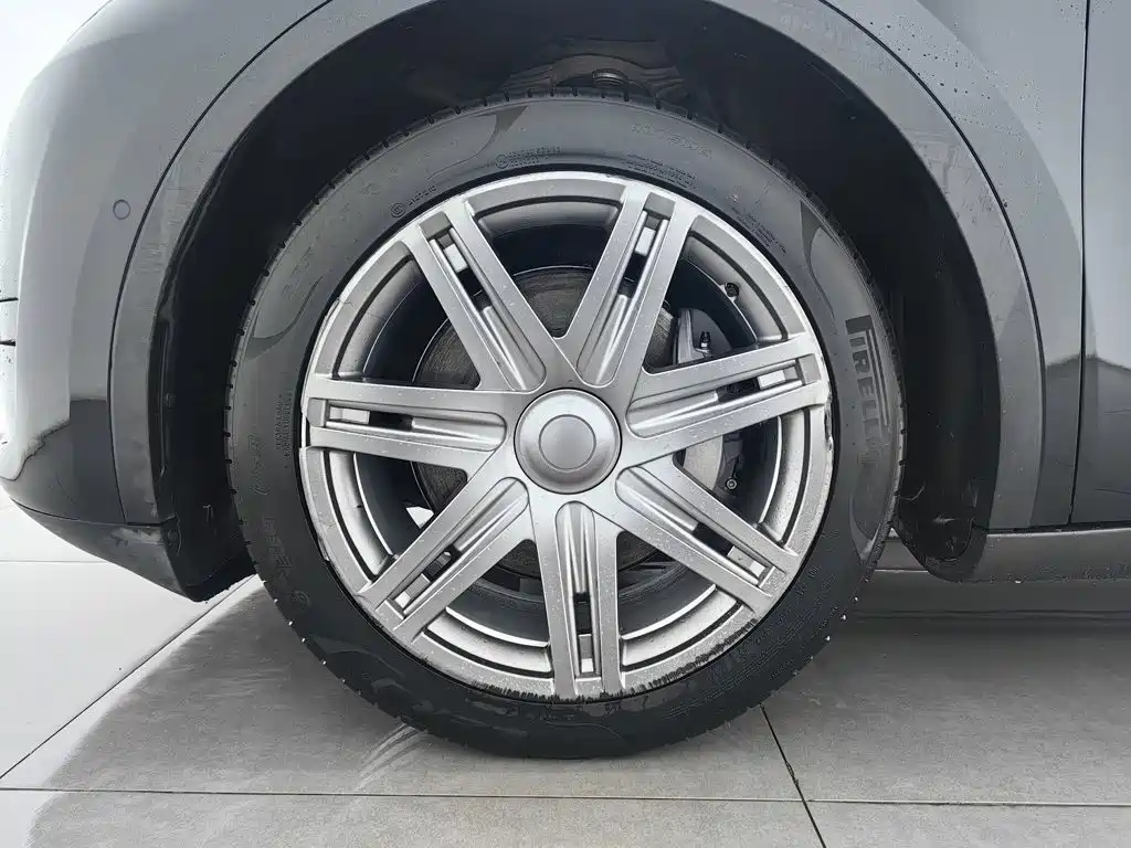 Tesla Model Y — фото 17