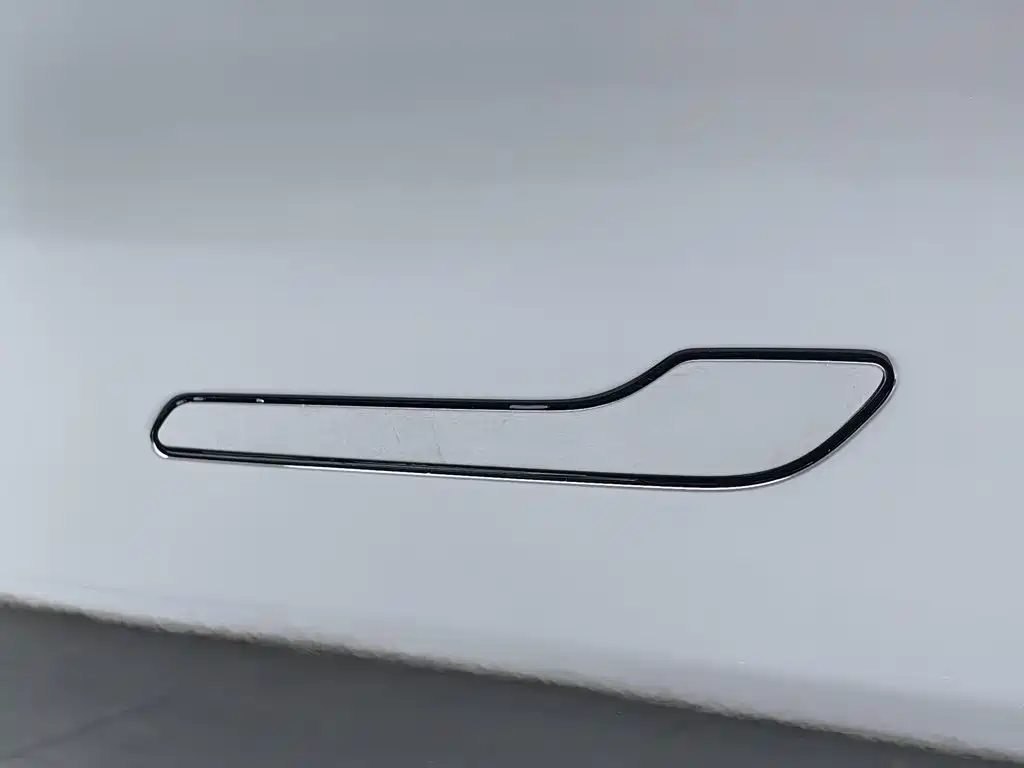 Tesla Model Y — фото 18