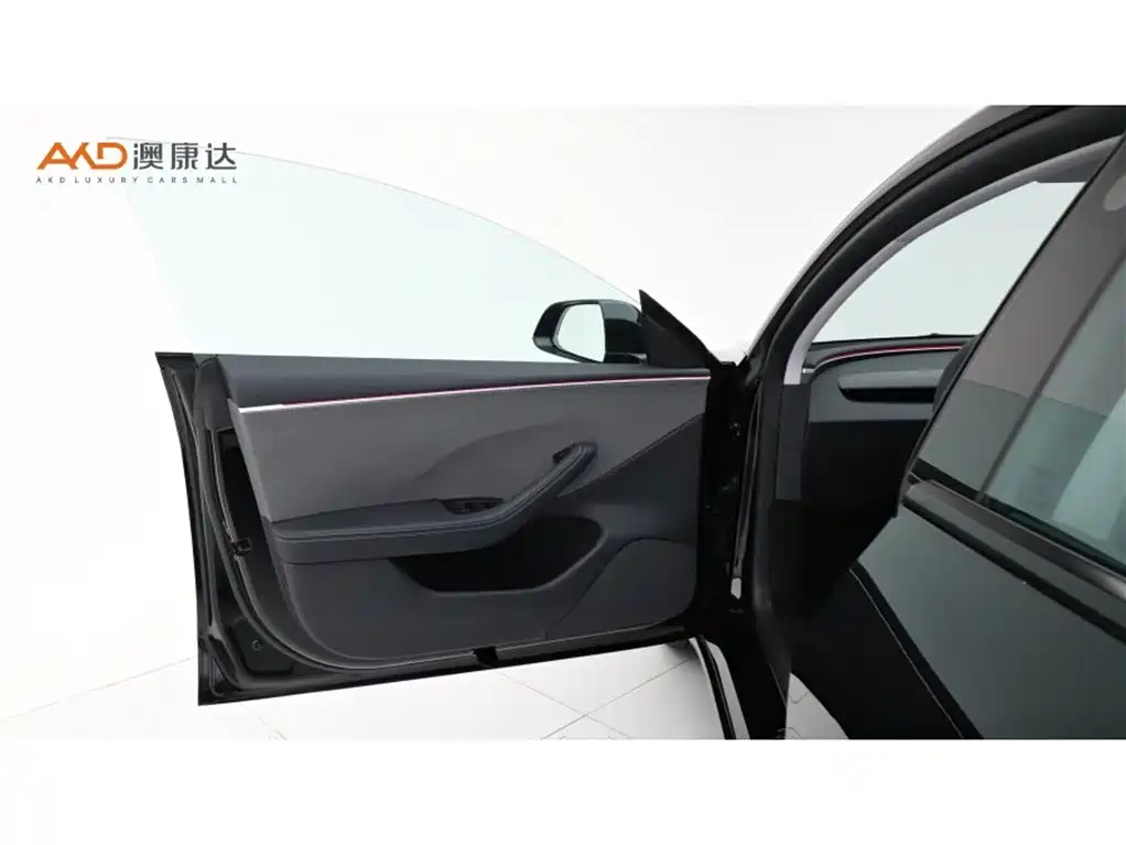 Tesla Model 3 — фото 10