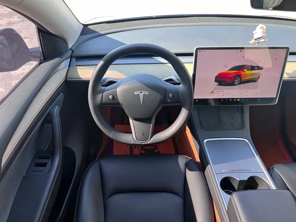 Tesla Model Y — фото 11