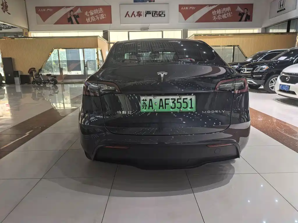 Tesla Model Y — фото 5