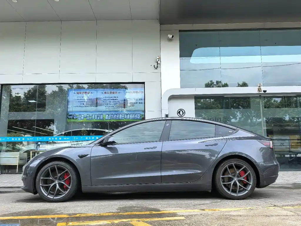 Tesla Model 3 — фото 2