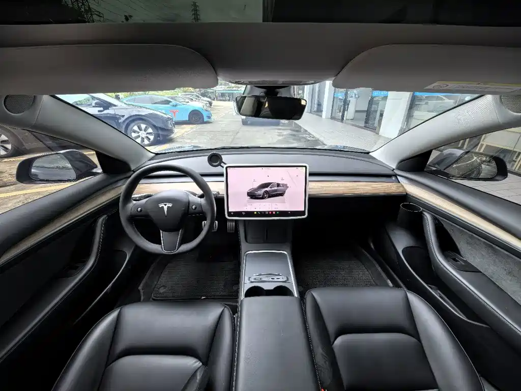 Tesla Model 3 — фото 6