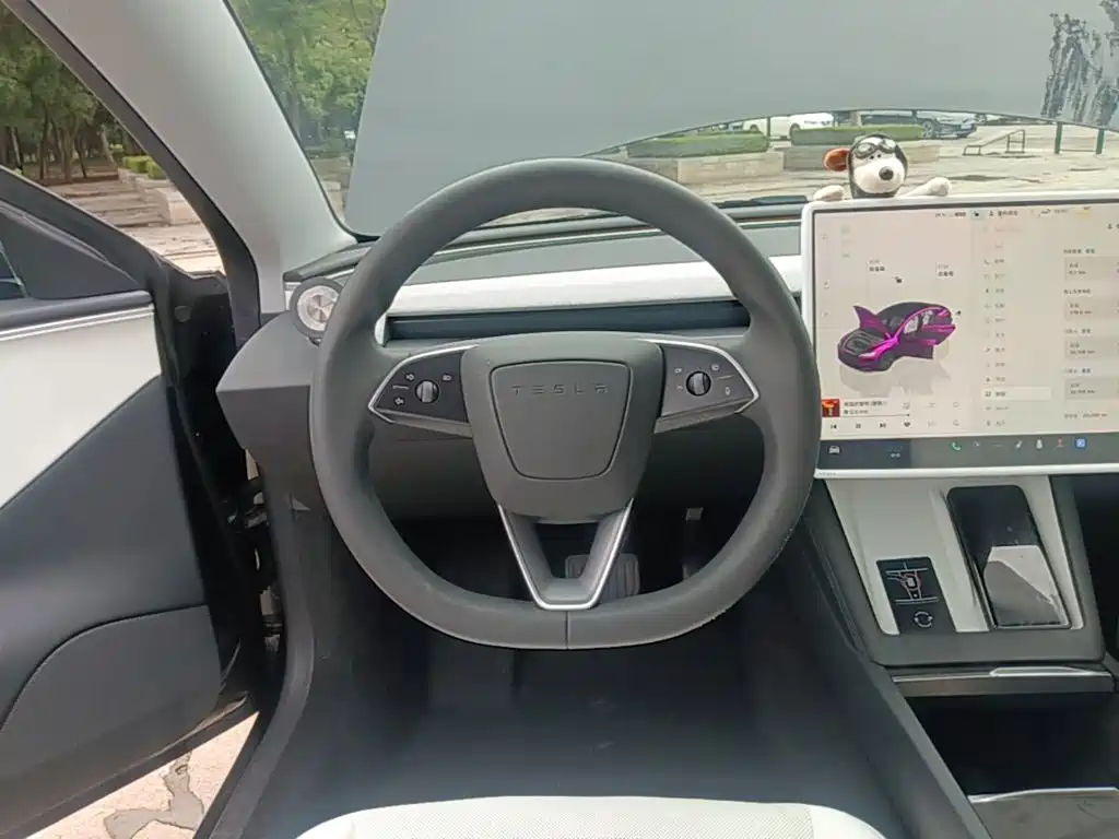Tesla Model 3 — фото 11