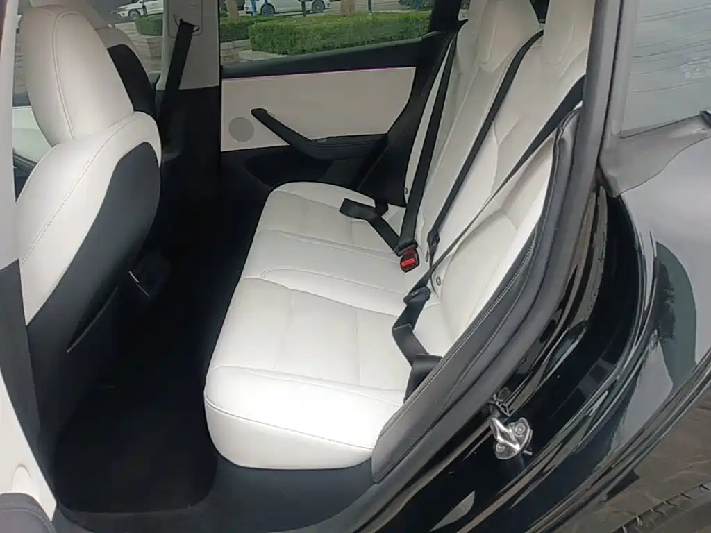 Tesla Model 3 — фото 17