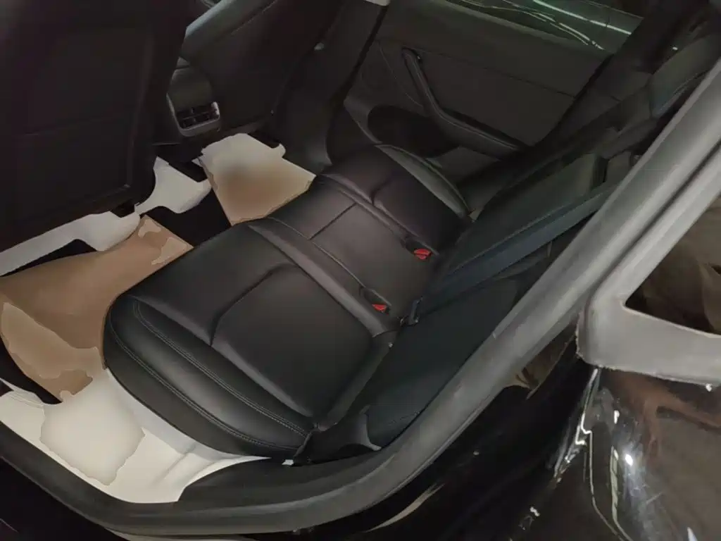 Tesla Model Y — фото 17