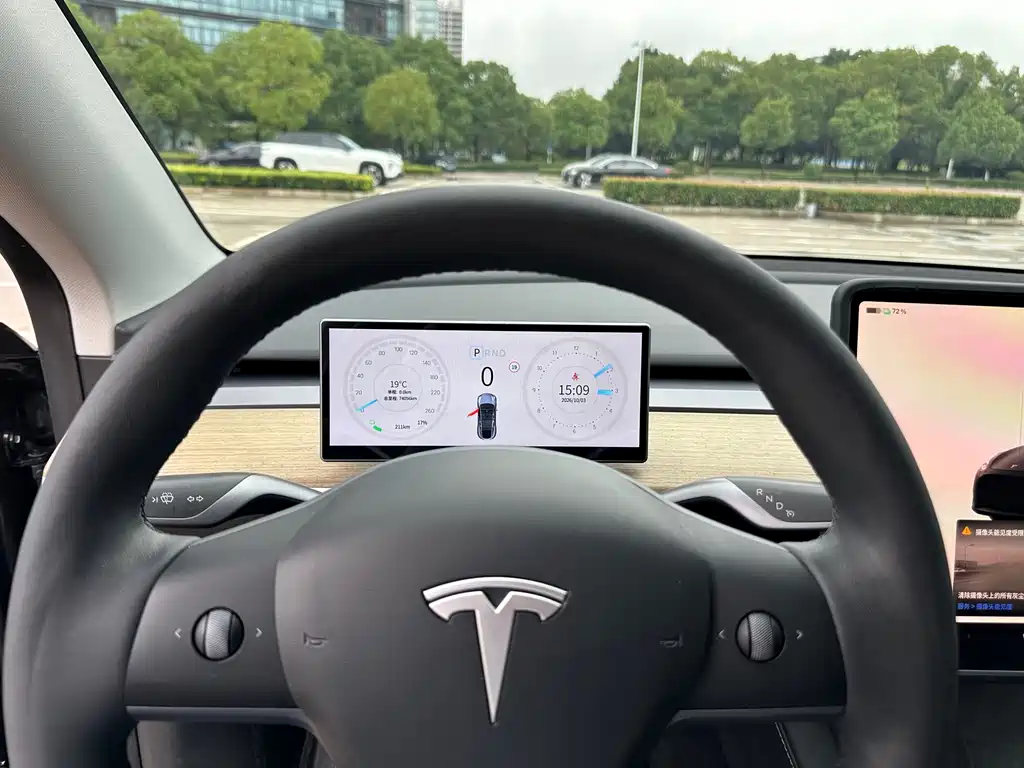 Tesla Model Y — фото 6
