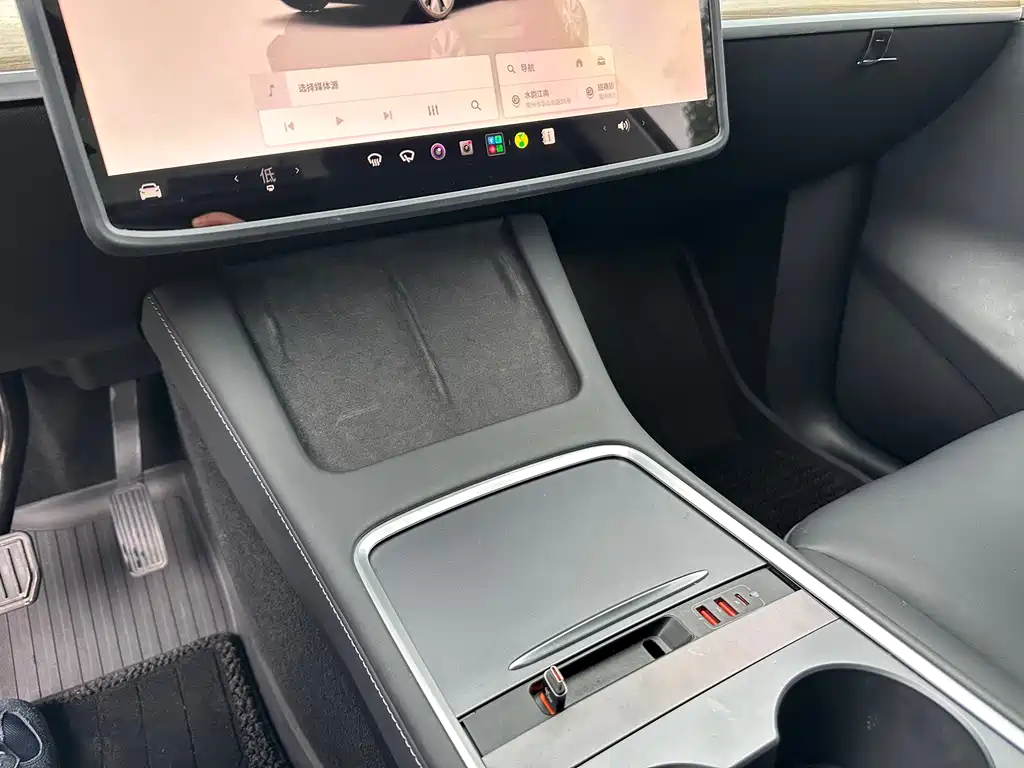 Tesla Model Y — фото 8
