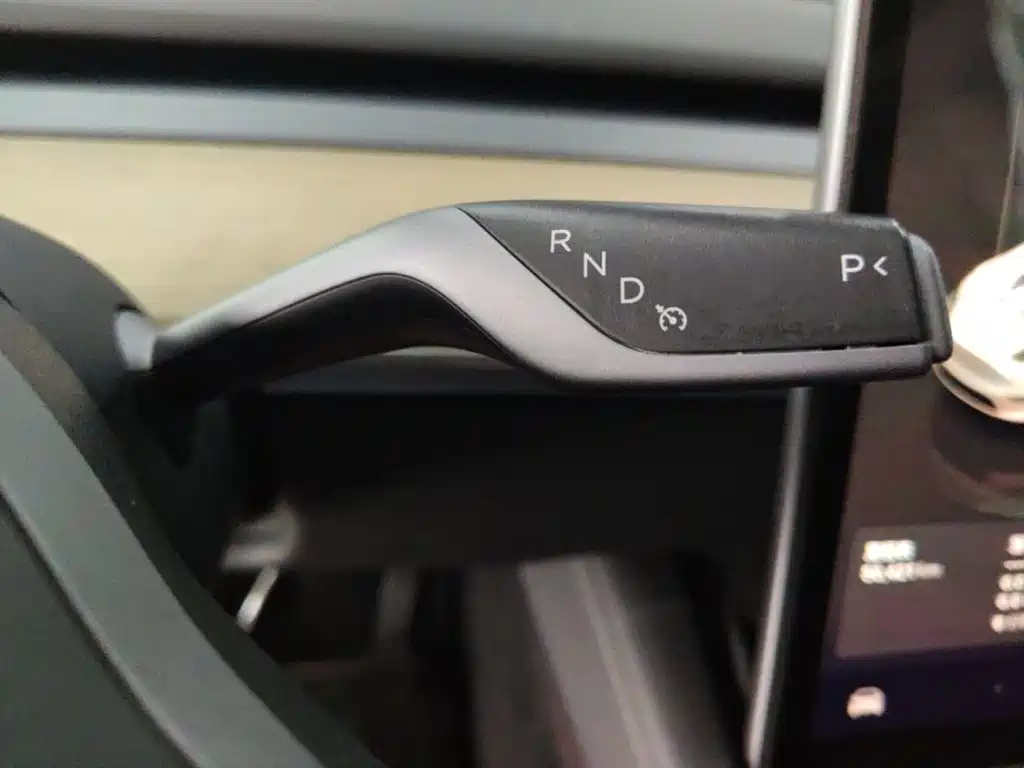Tesla Model Y — фото 14