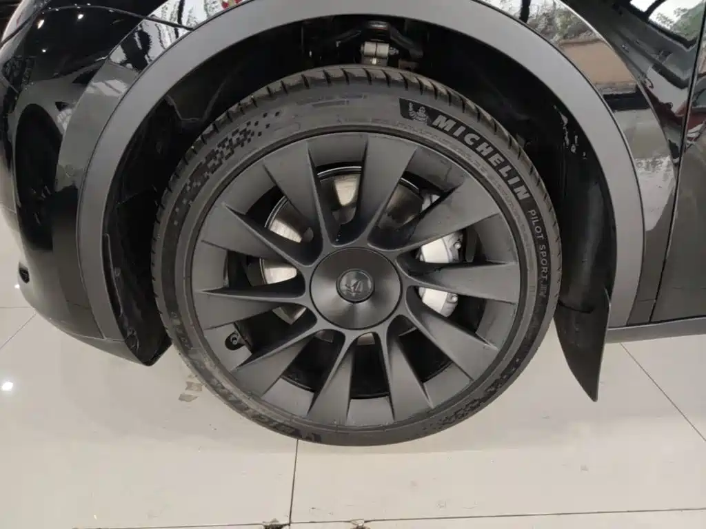 Tesla Model Y — фото 23