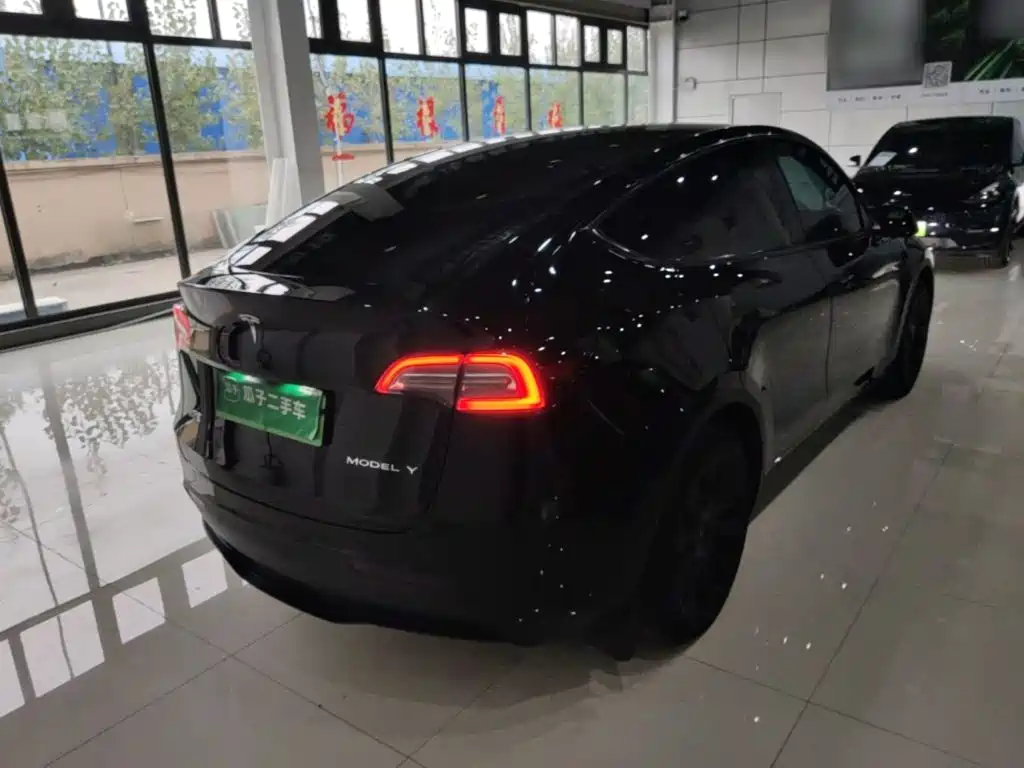 Tesla Model Y — фото 7