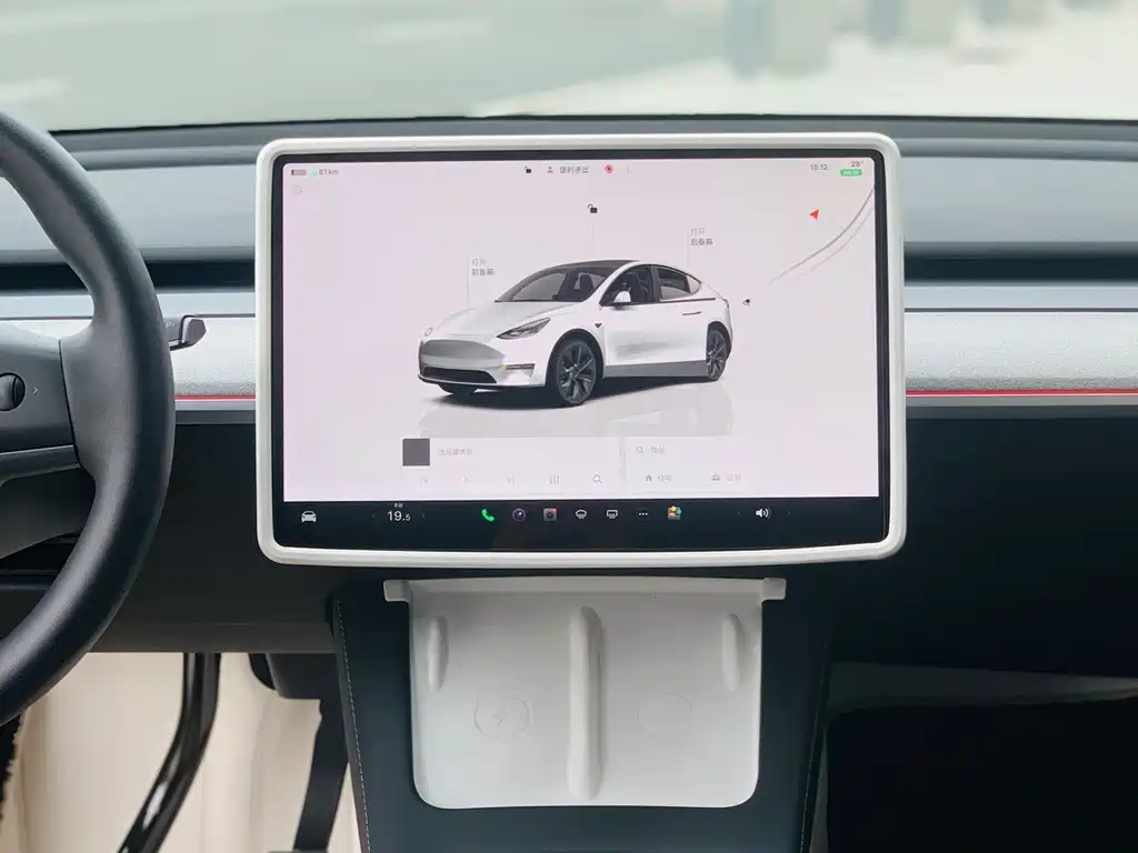 Tesla Model Y — фото 16