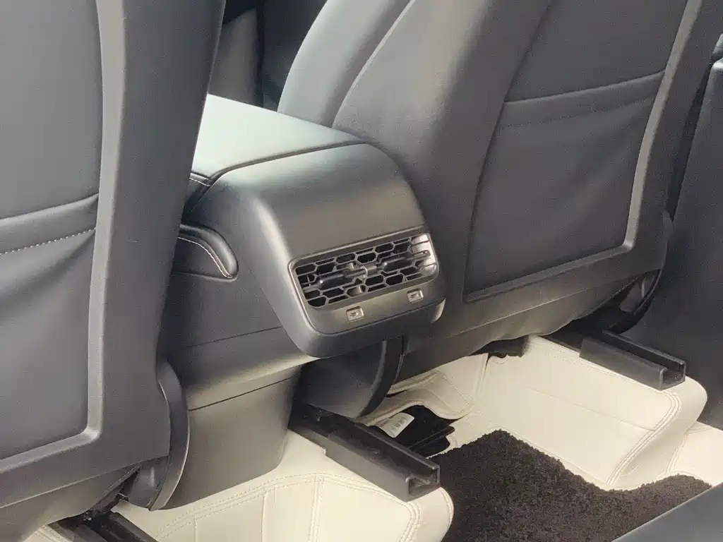 Tesla Model Y — фото 23