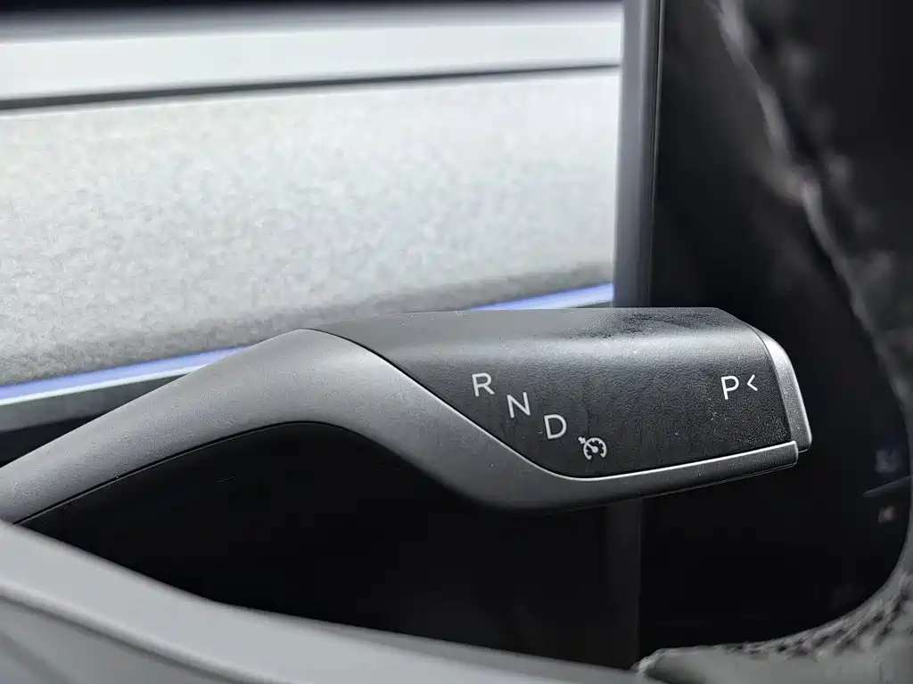 Tesla Model Y — фото 13