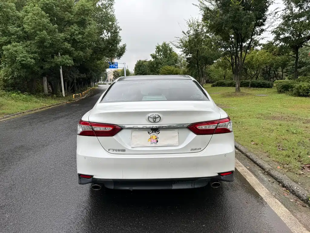 Toyota Camry — фото 14