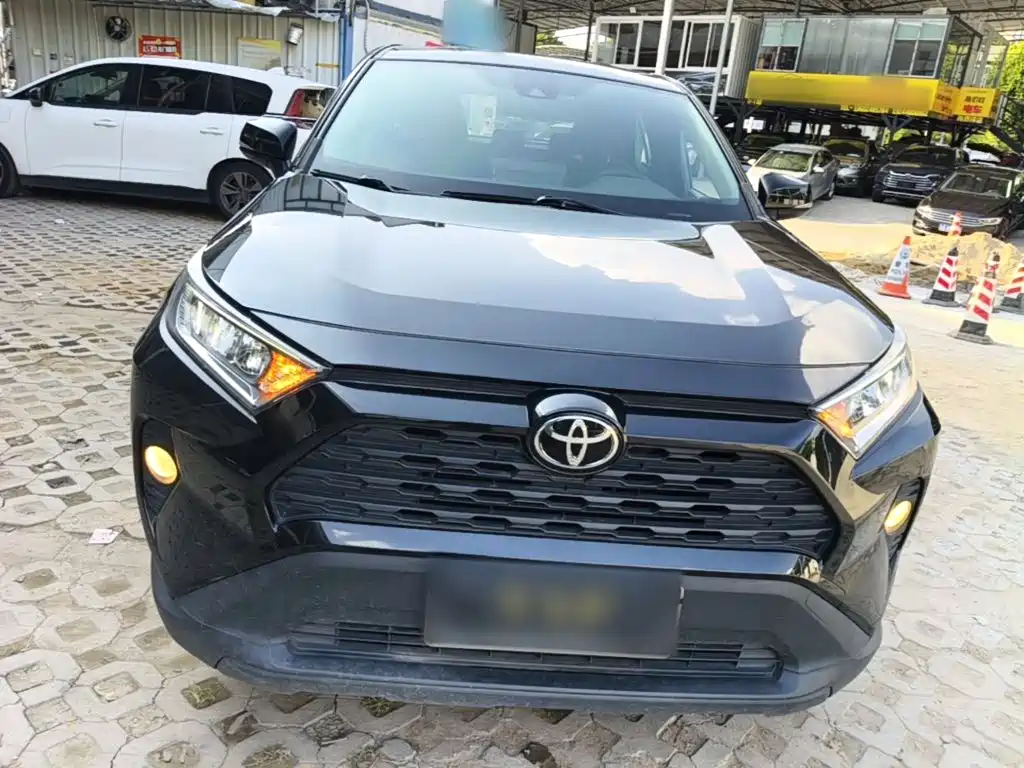 Toyota RAV4 — фото 3
