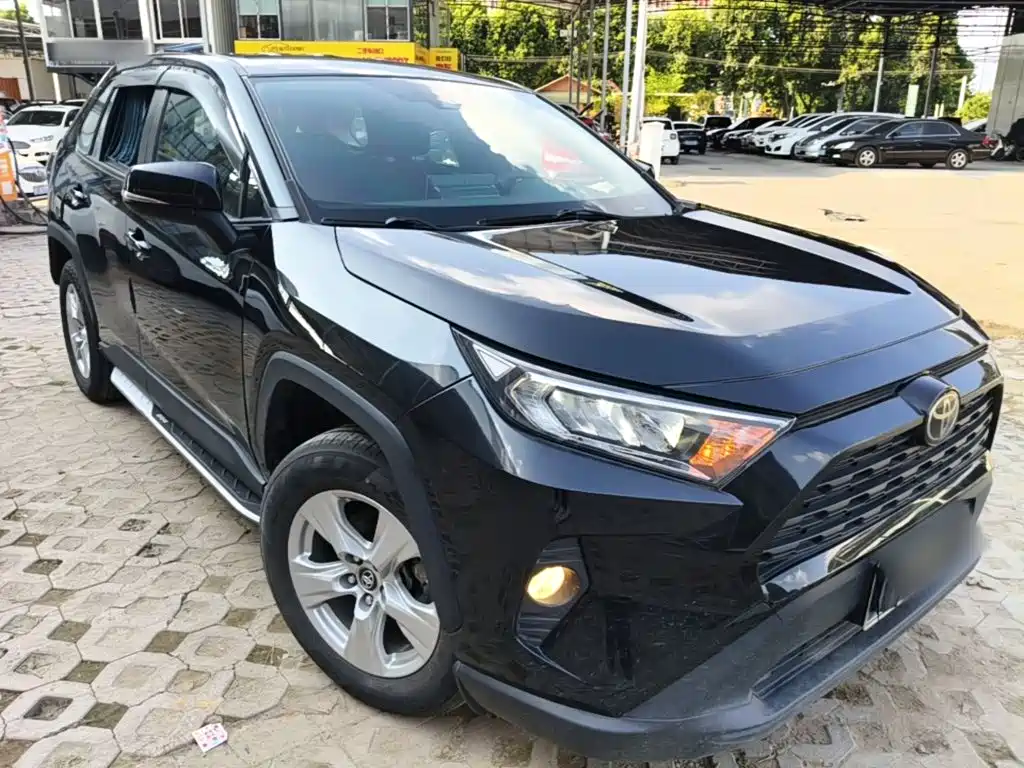 Toyota RAV4 — фото 4