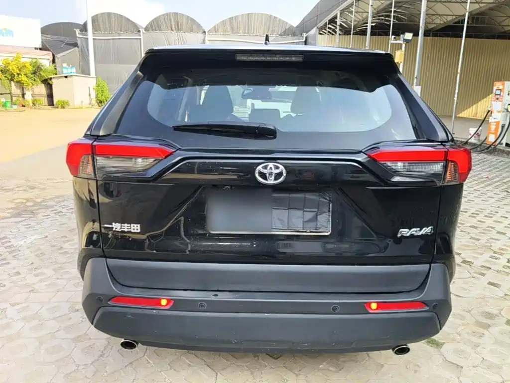 Toyota RAV4 — фото 6