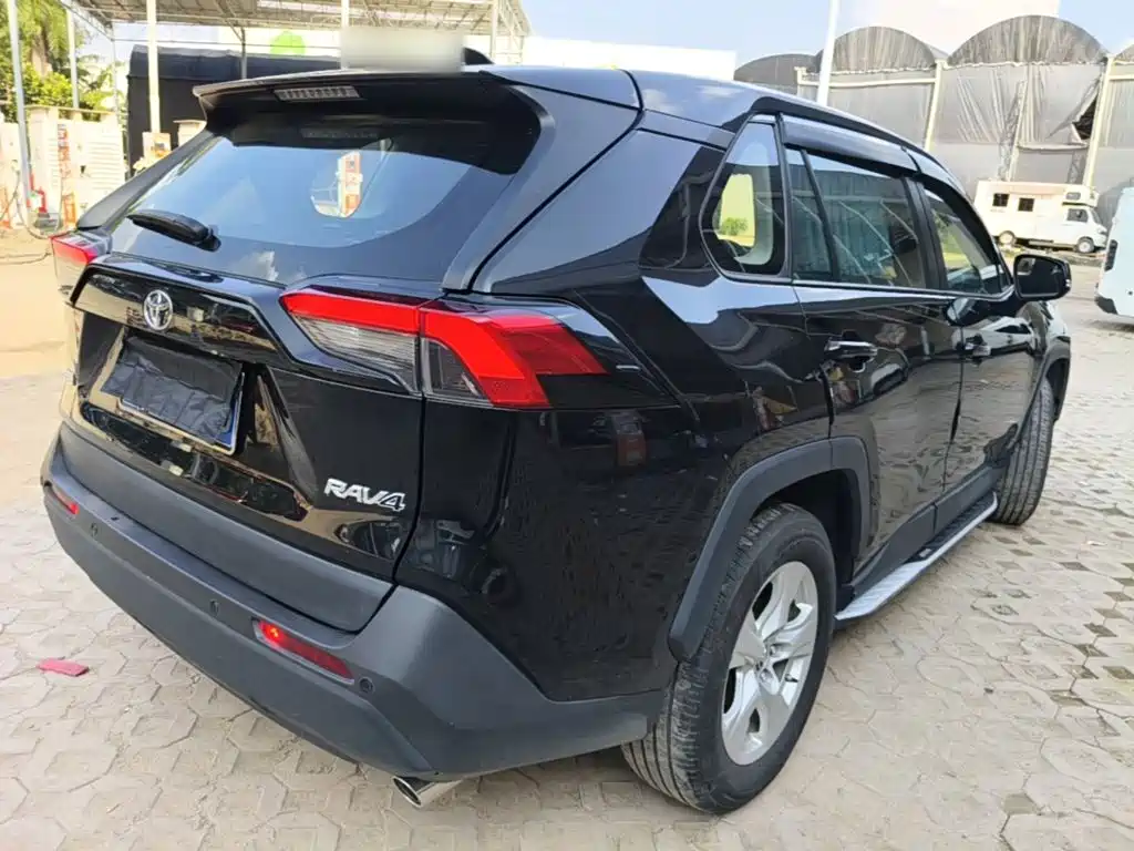 Toyota RAV4 — фото 7