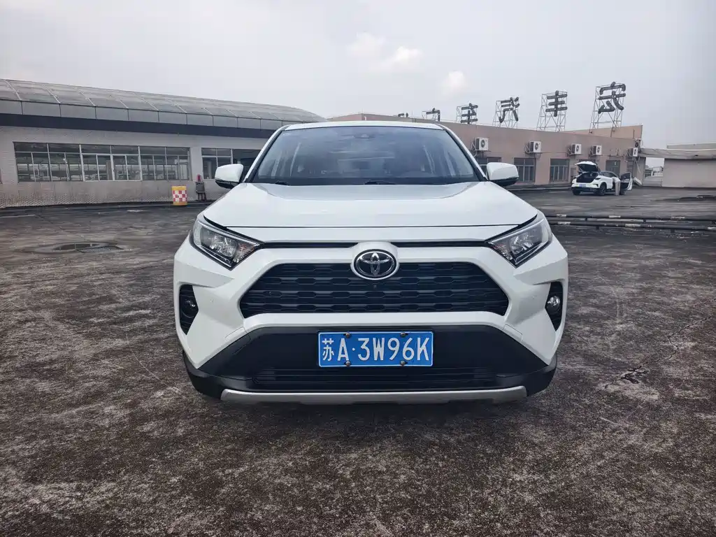 Toyota RAV4 — фото 2