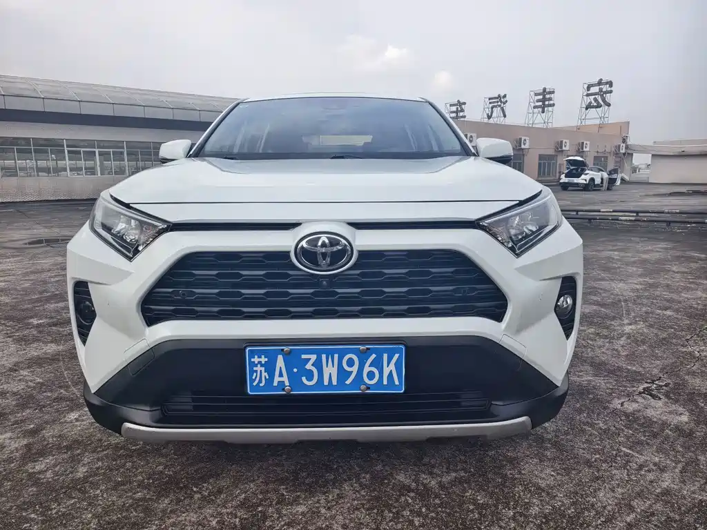 Toyota RAV4 — фото 3
