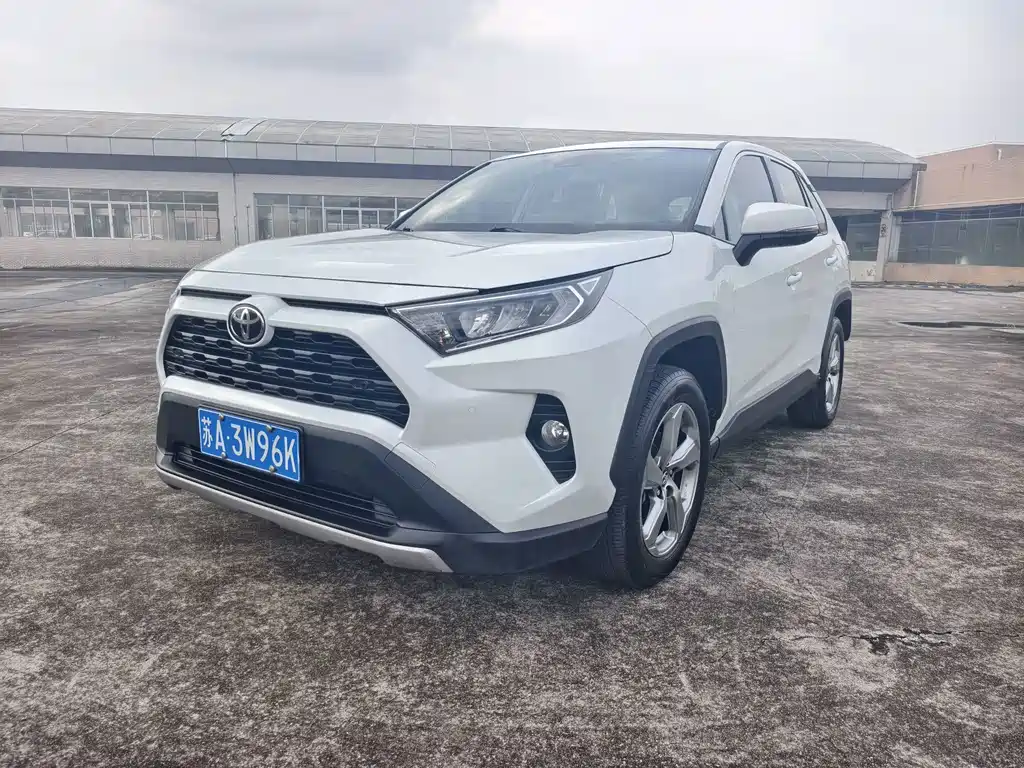 Toyota RAV4 — фото 4