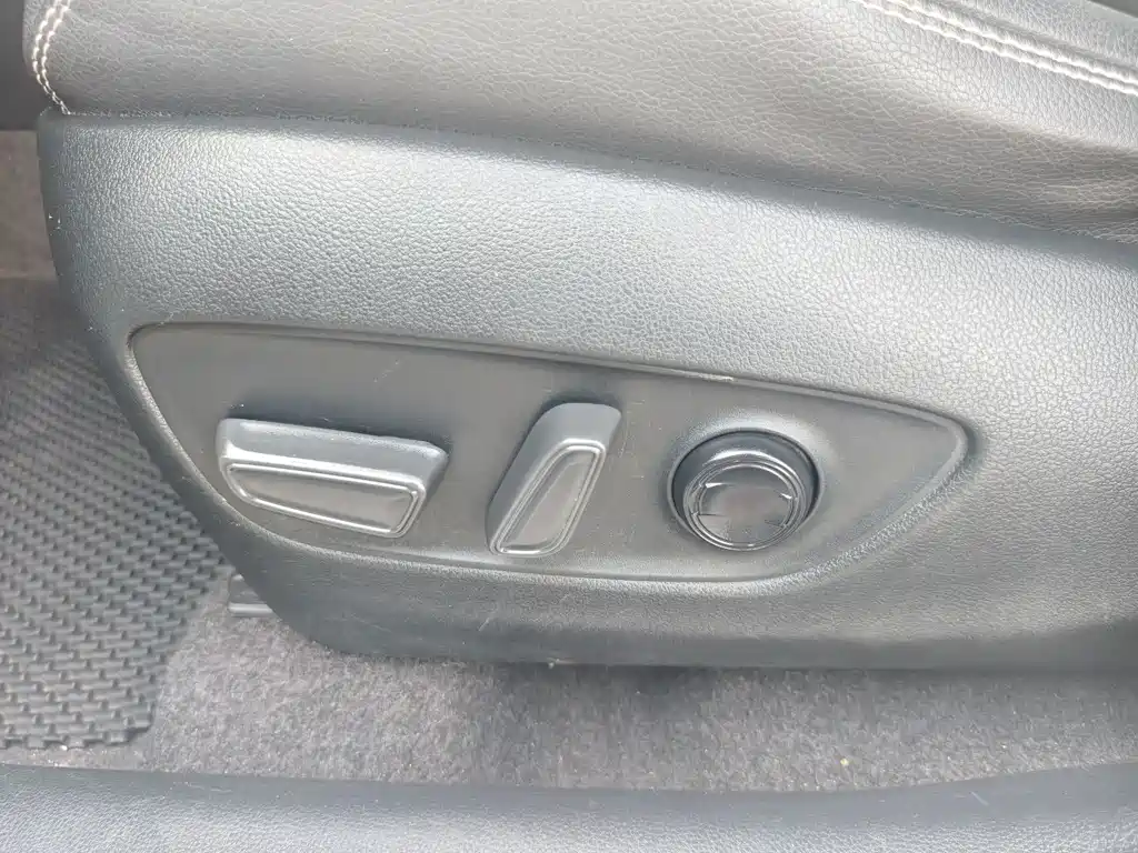 Toyota RAV4 — фото 5