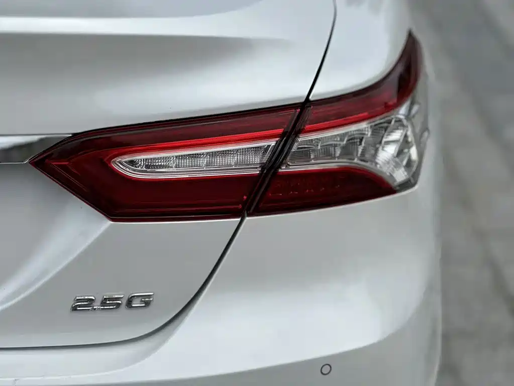 Toyota Camry — фото 13