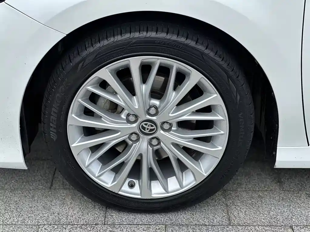 Toyota Camry — фото 16