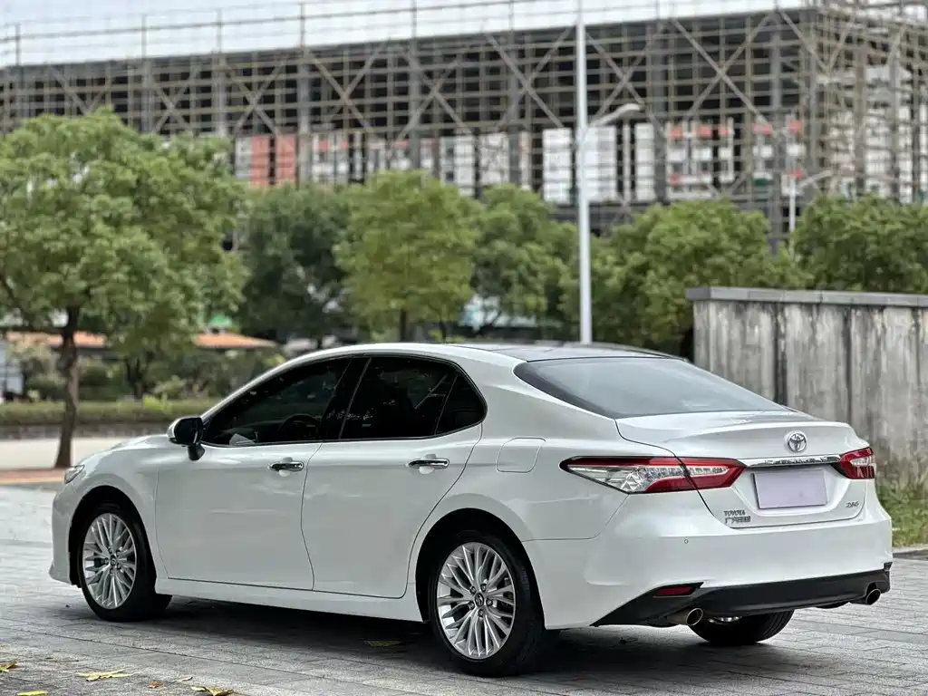 Toyota Camry — фото 7