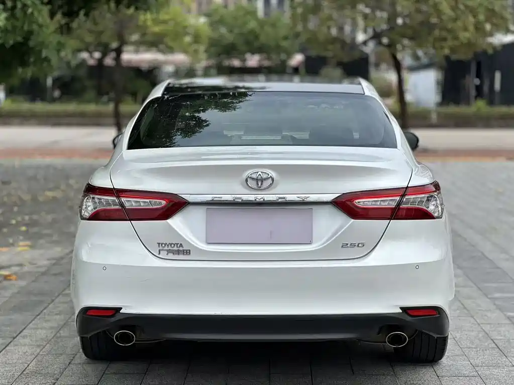 Toyota Camry — фото 8