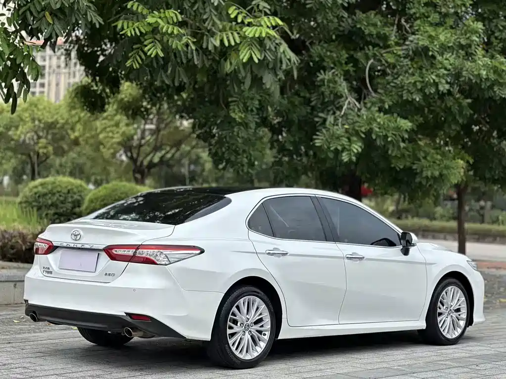 Toyota Camry — фото 9