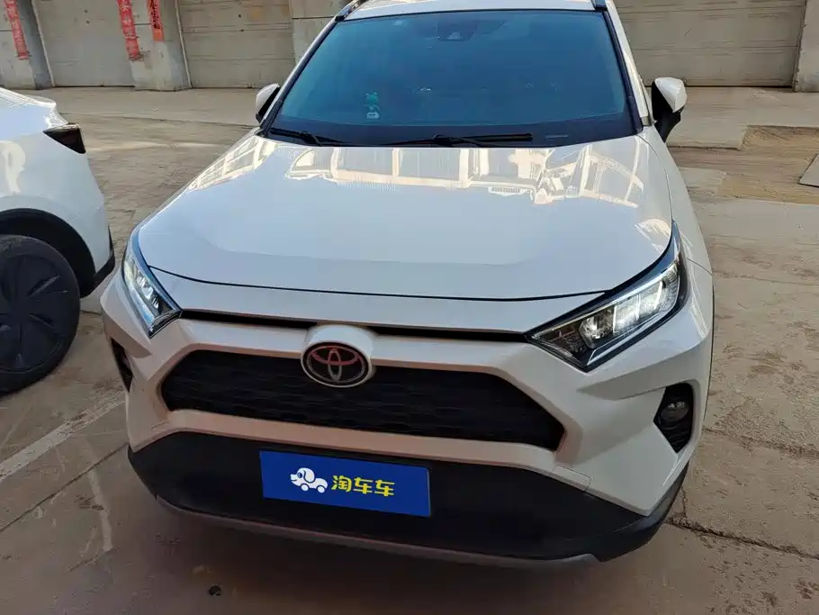 Toyota RAV4 — фото 2