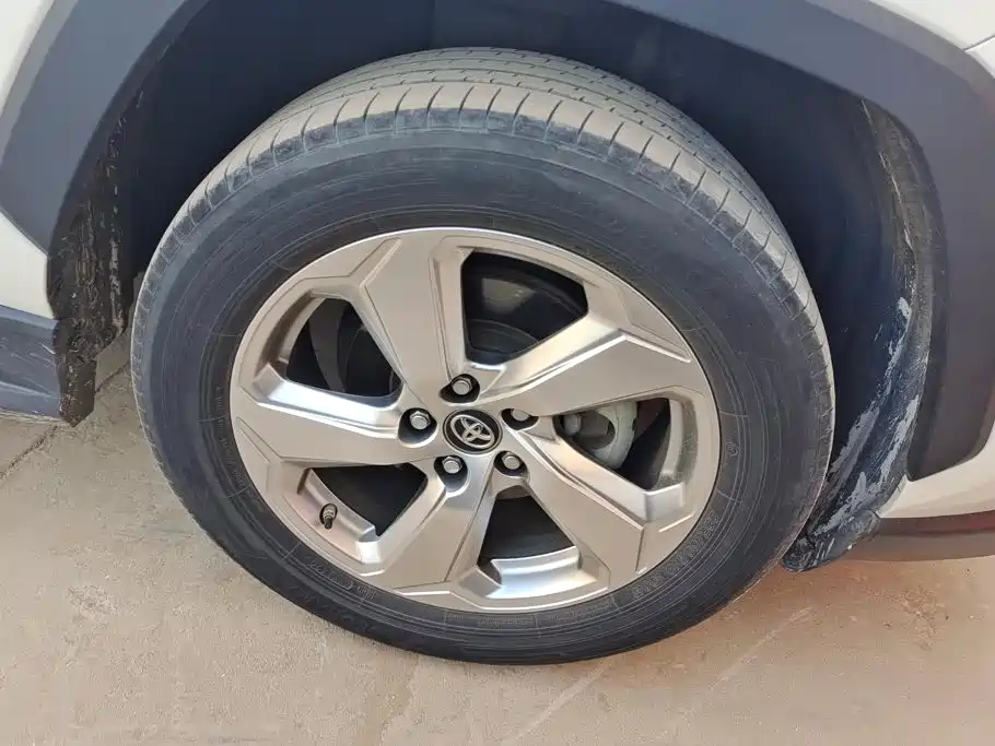 Toyota RAV4 — фото 6