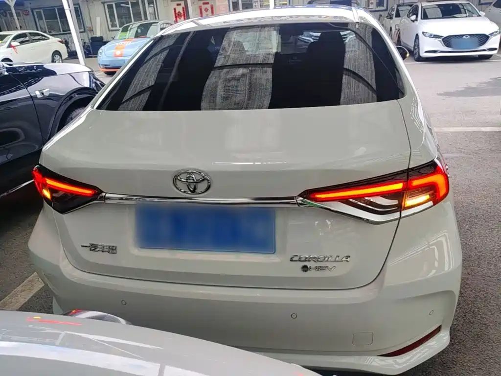 Toyota Corolla — фото 6