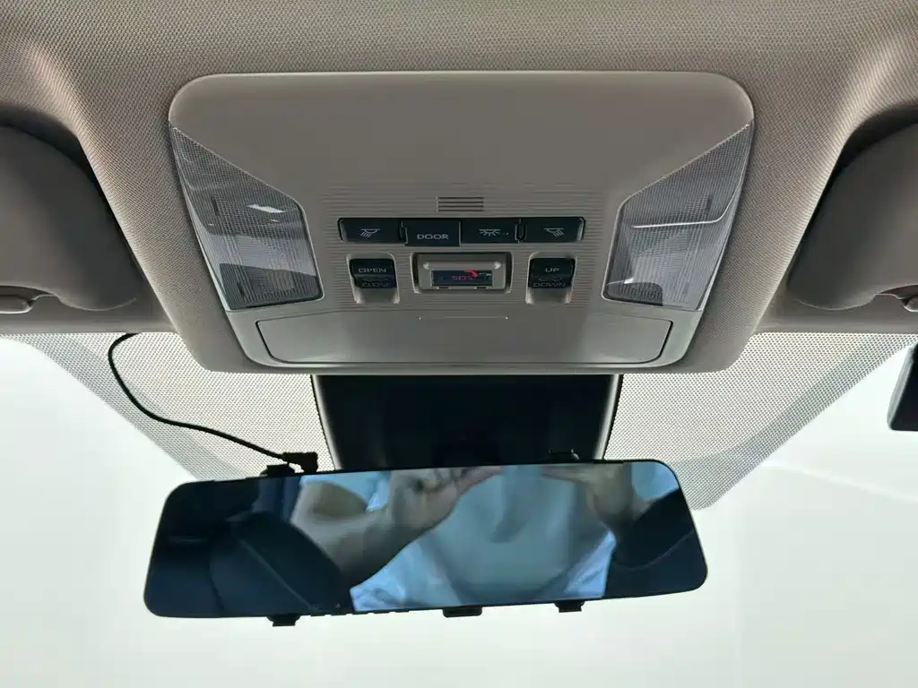 Toyota RAV4 — фото 11