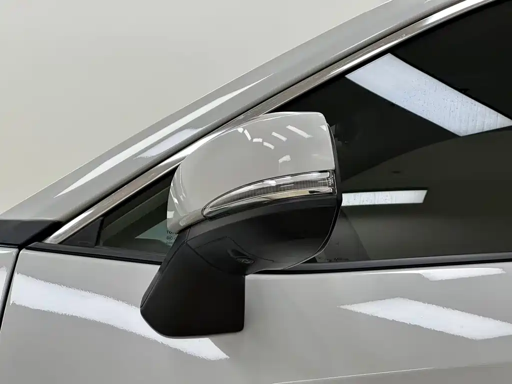 Toyota RAV4 — фото 15
