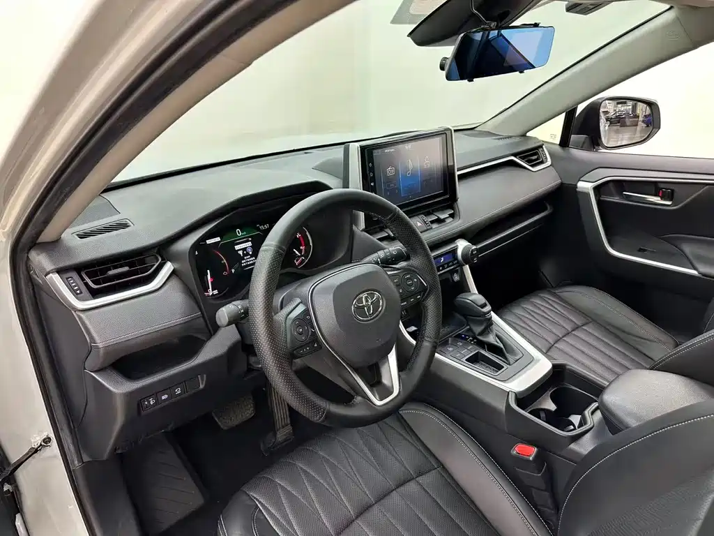 Toyota RAV4 — фото 18