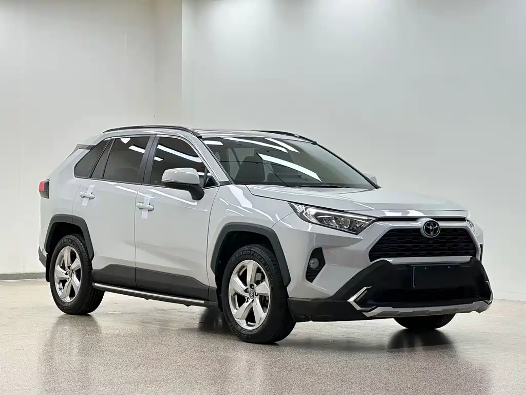 Toyota RAV4 — фото 3